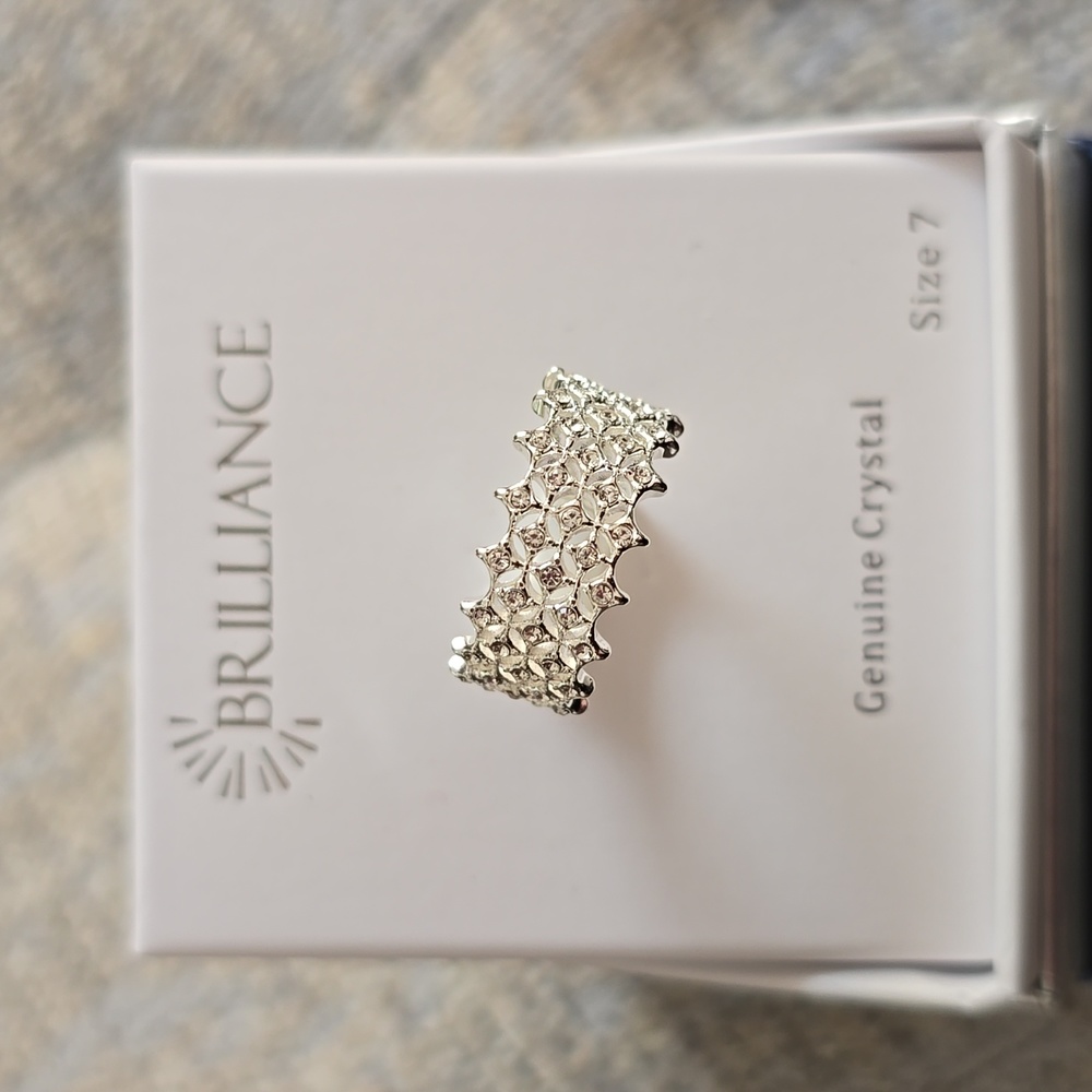 BRILLANCE BRAND WOMENS SILVER "GENUINE CRYSTAL" FASHION RING SIZE 7